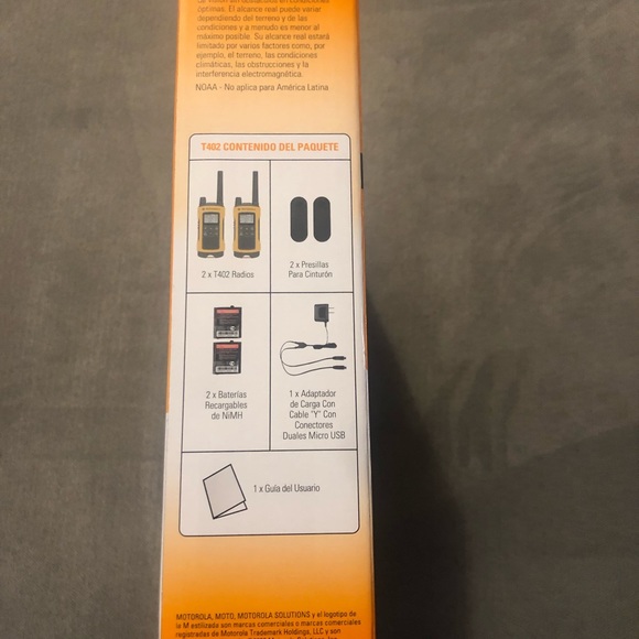 MOTOROLA Talkabout T402 Rechargeable 2-Way Radios BRAND NEW IN BOX (2 pack) - Picture 7 of 14